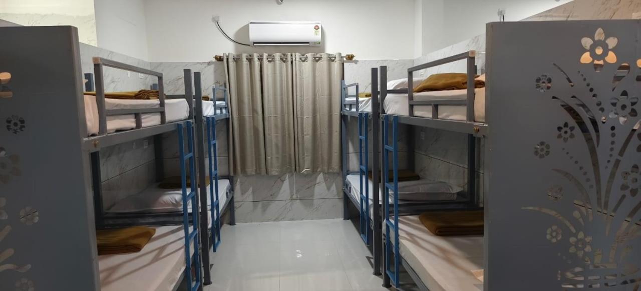 V R S Luxury Ac Dormitory Mysore Exterior photo