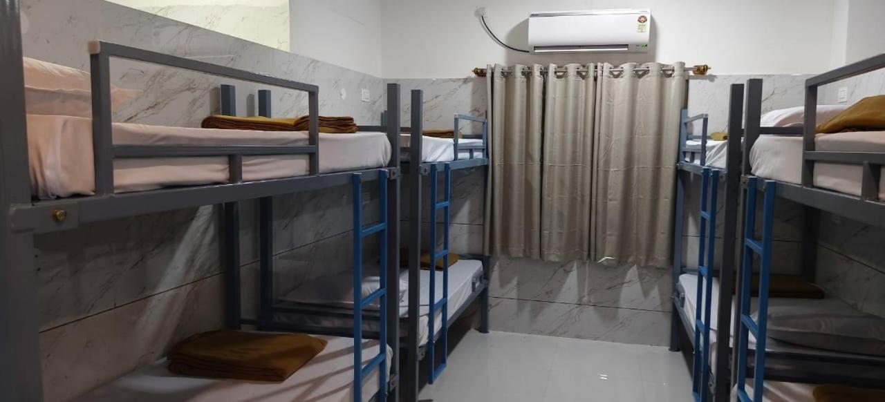 V R S Luxury Ac Dormitory Mysore Exterior photo
