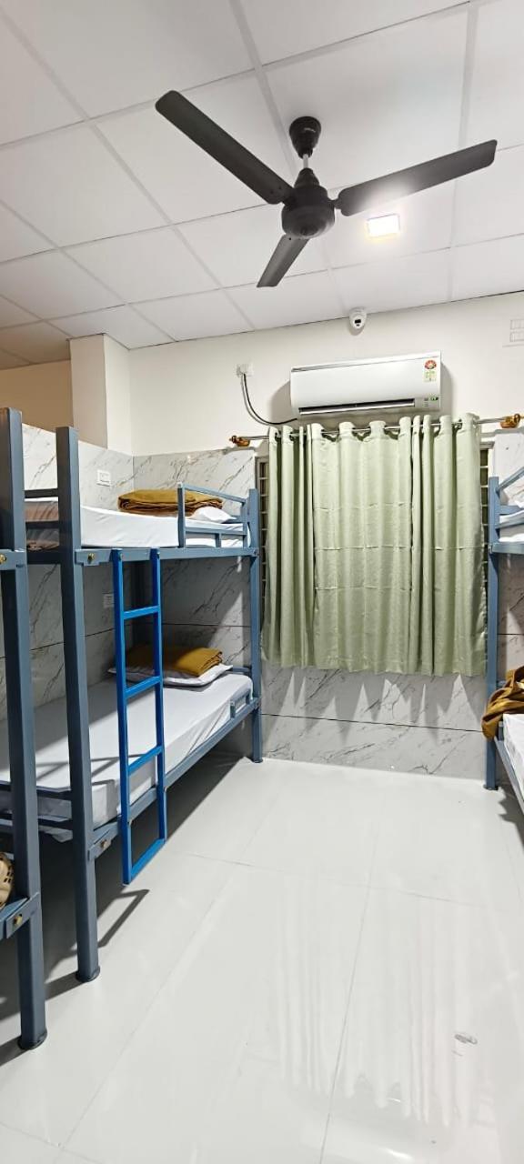V R S Luxury Ac Dormitory Mysore Exterior photo